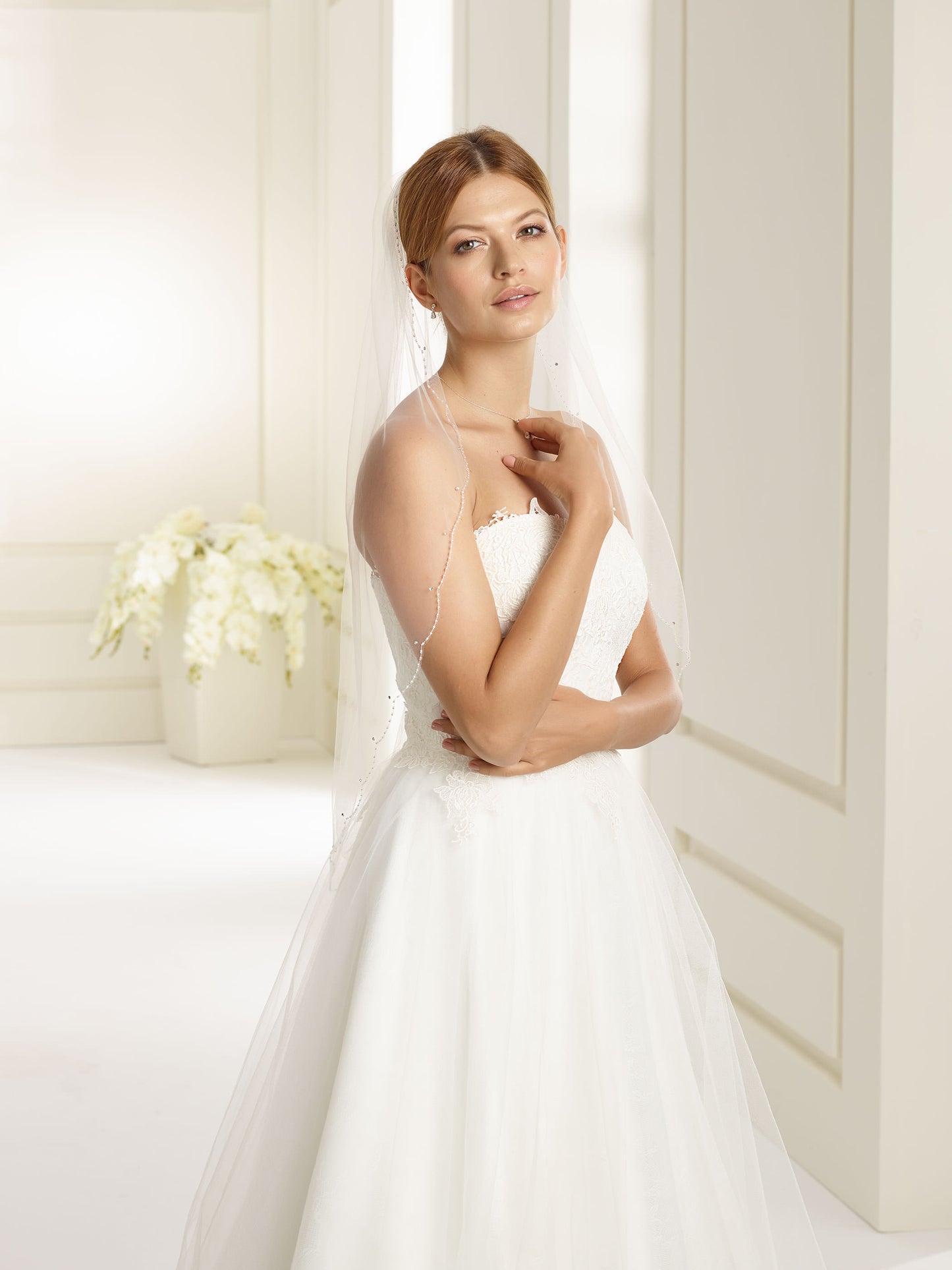 One-layered glass beads edge with crystals soft tulle veil S205-Bianco Evento