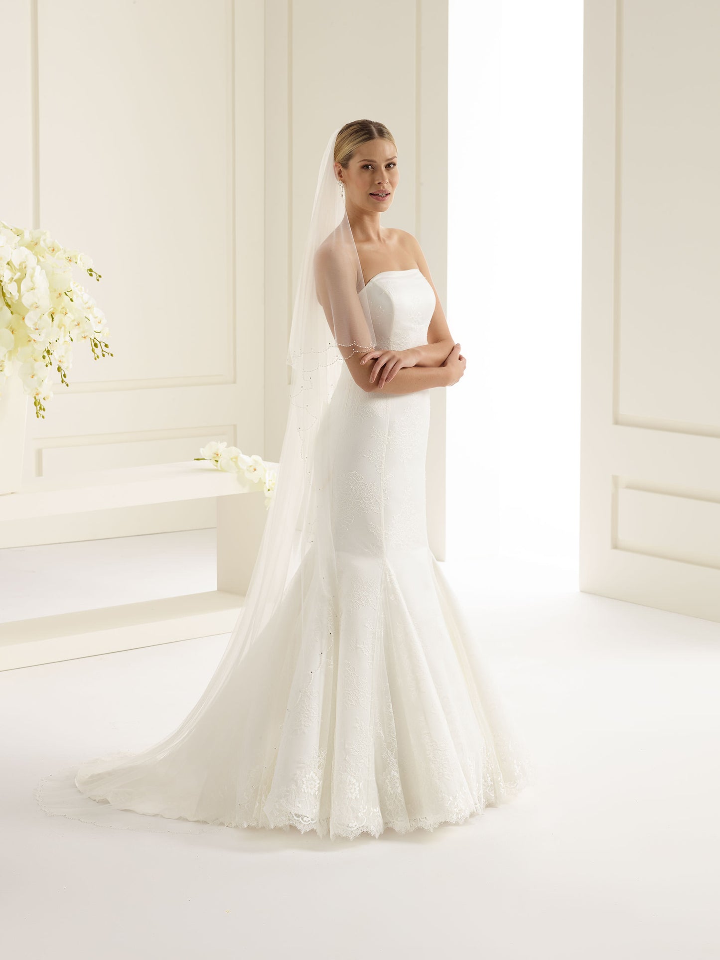 Two-layered glass beads edge with crystals soft tulle veil S206-Bianco Evento