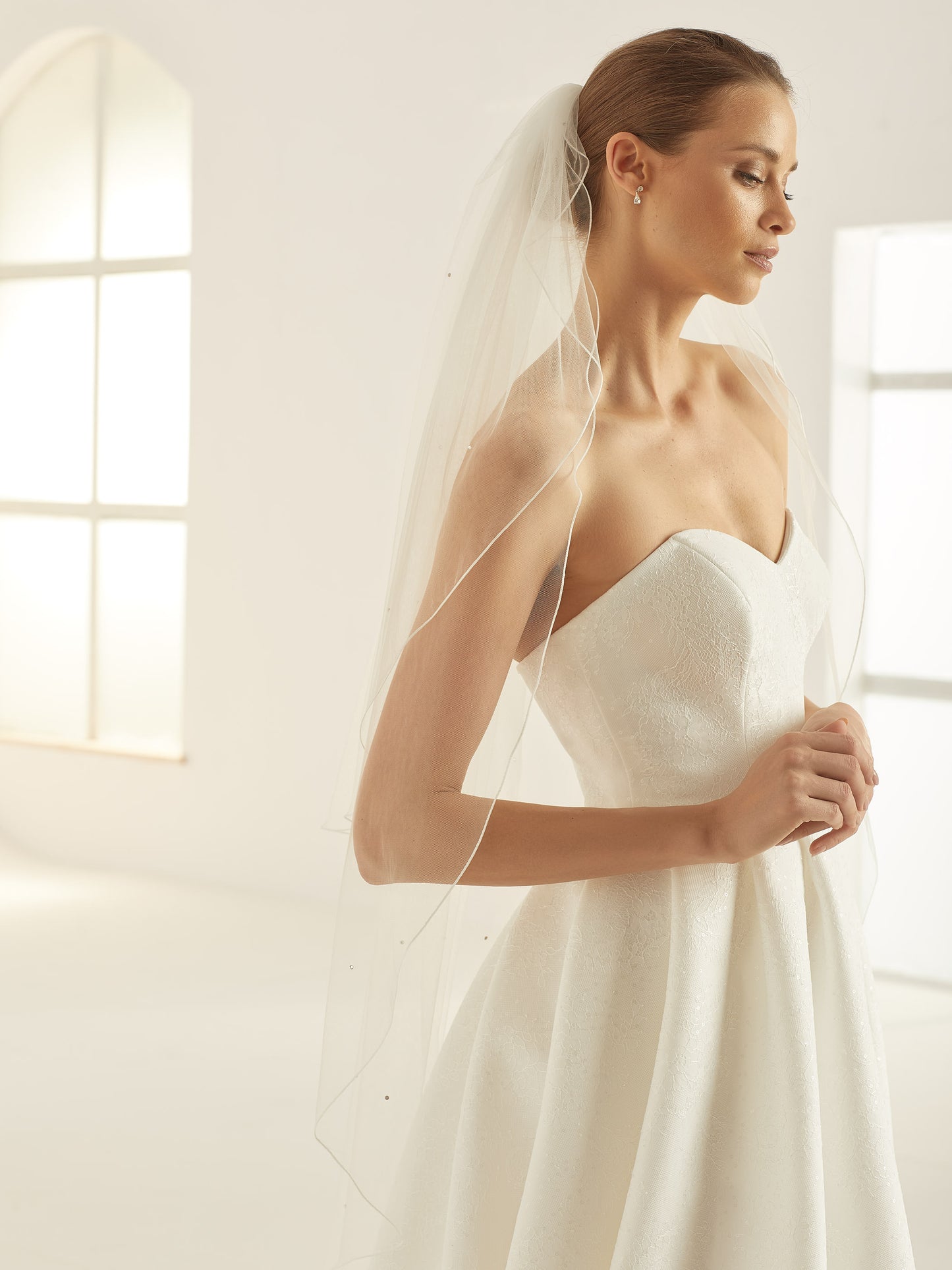 Two-layered corded edge with crystals soft tulle veil S322-Bianco Evento