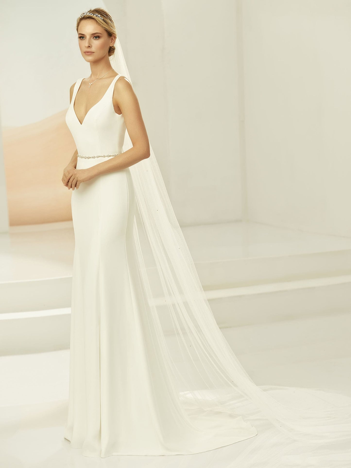 One-layered cut edge with crystals soft tulle veil S380-Bianco Evento
