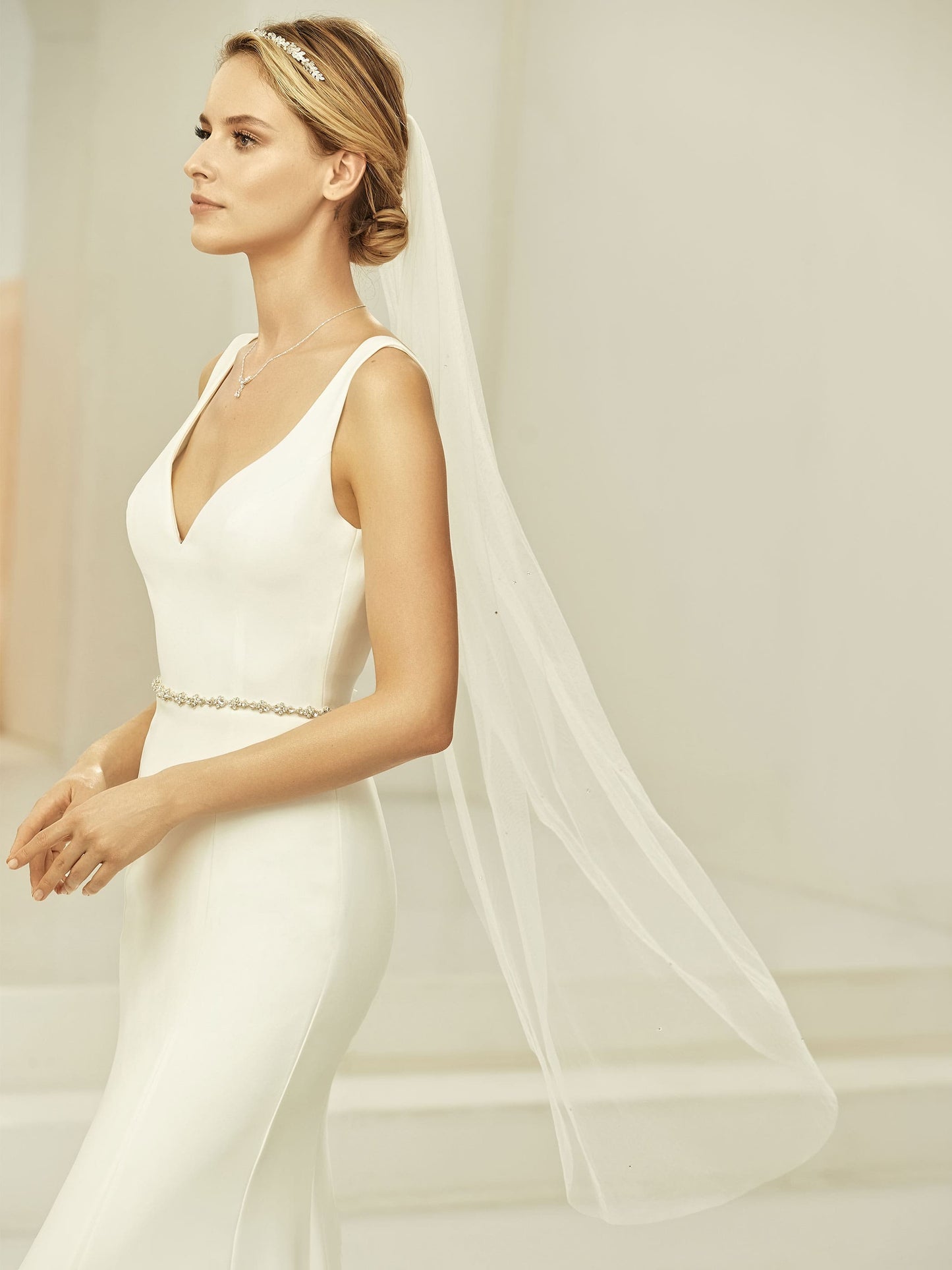 One-layered cut edge with crystals soft tulle veil S383-Bianco Evento