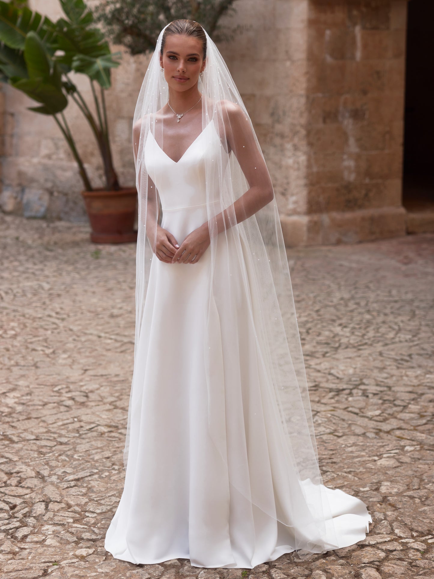 One-layered cut edge soft tulle veil S525-Bianco Evento