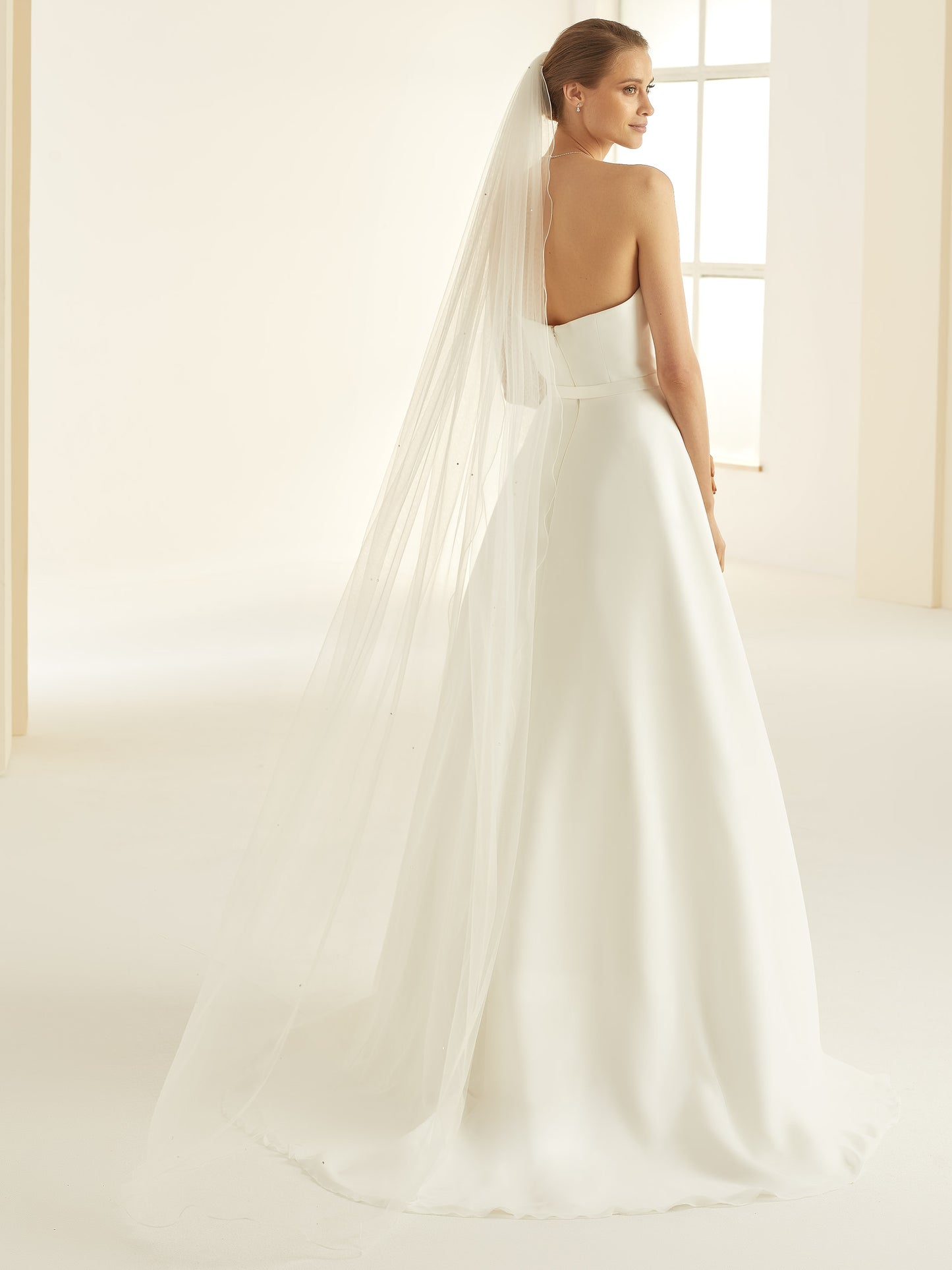 One-layered corded edge with crystals soft tulle veil S321-Bianco Evento