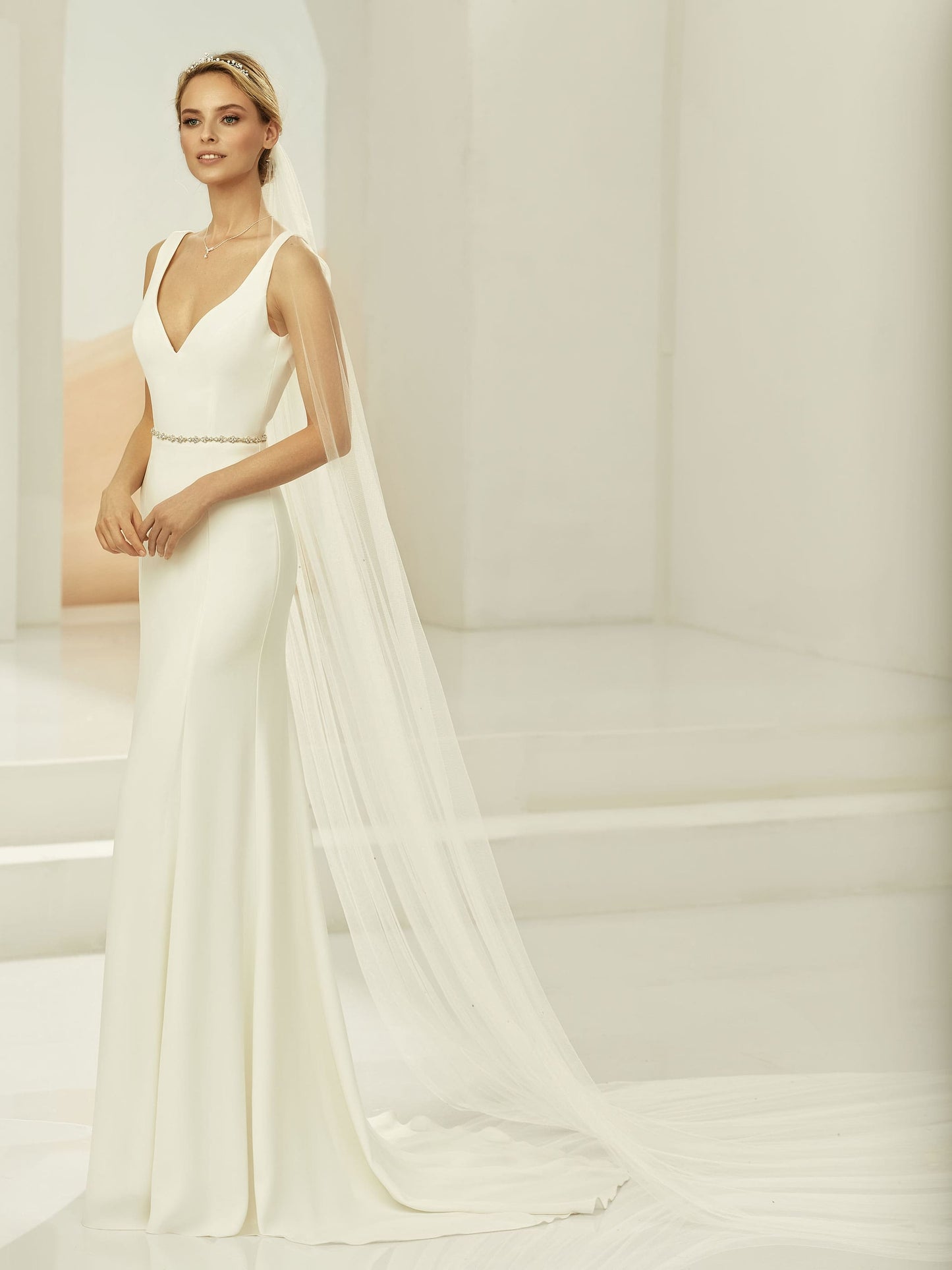 One-layered cut edge with crystals soft tulle veil S382-Bianco Evento