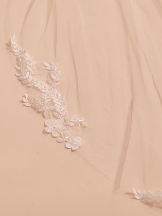 One-layered cut edge and lace edge with lace applique with sequins soft tulle veil S418-Bianco Evento