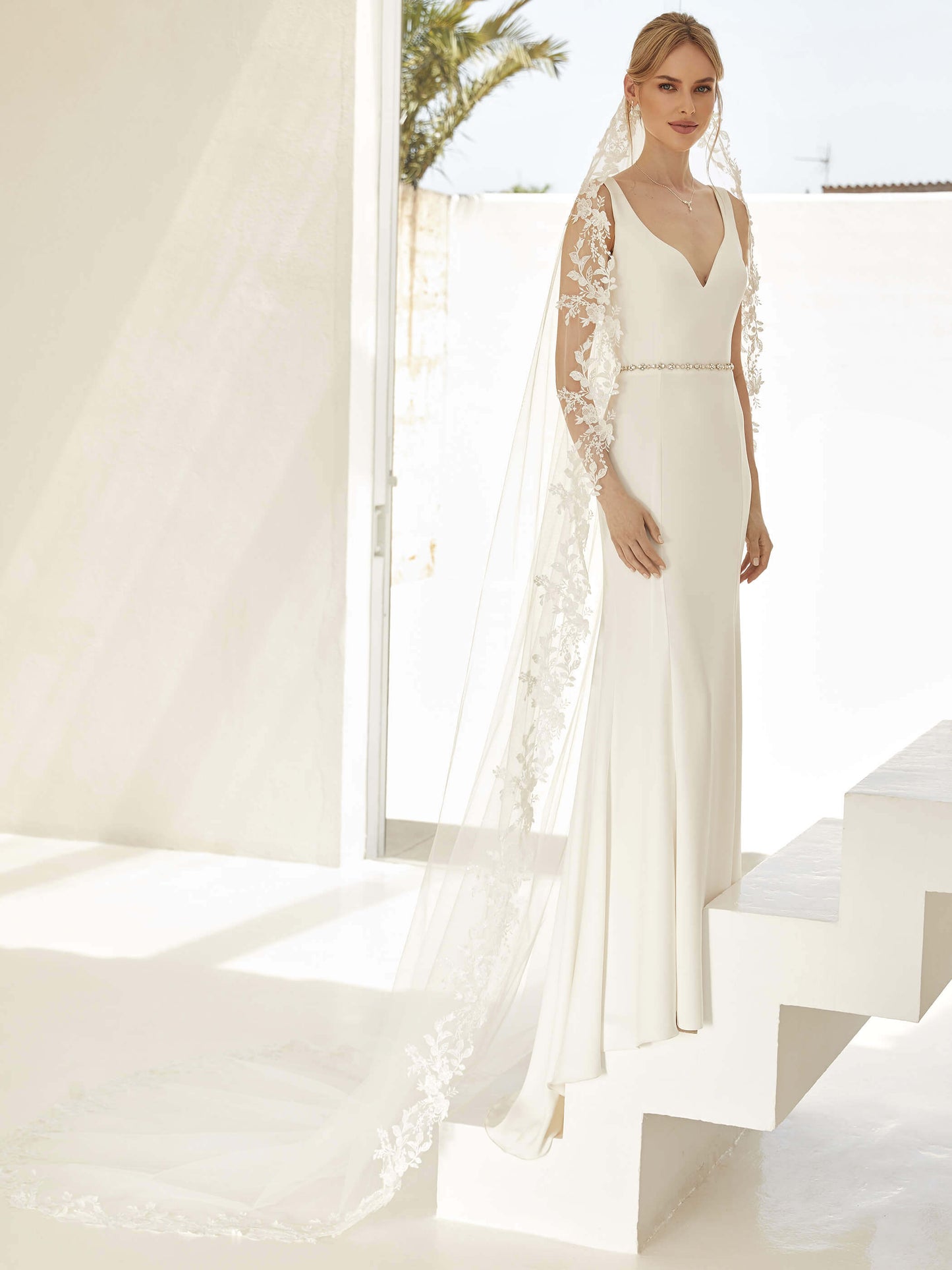 One-layered lace edge with glass beads and sequins diamond tulle veil S422-Bianco Evento
