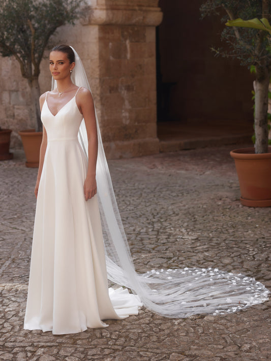 One-layered cut edge with 100 pieces of 3D flowers soft tulle veil S501-Bianco Evento